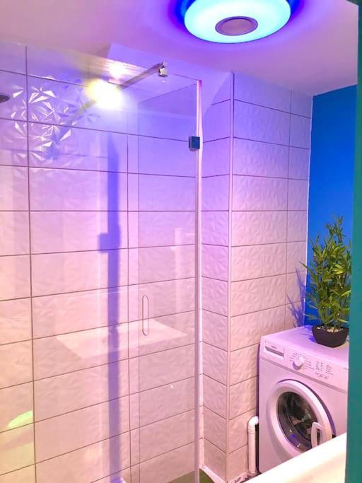 Le Led Room,Centre Ville Place De Parking Gratuite سين المظهر الخارجي الصورة