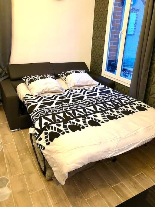 Le Led Room,Centre Ville Place De Parking Gratuite سين المظهر الخارجي الصورة