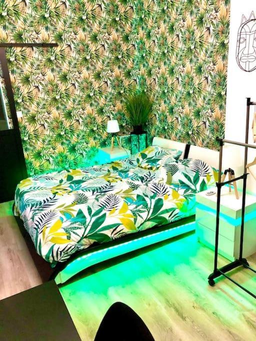 Le Led Room,Centre Ville Place De Parking Gratuite سين المظهر الخارجي الصورة